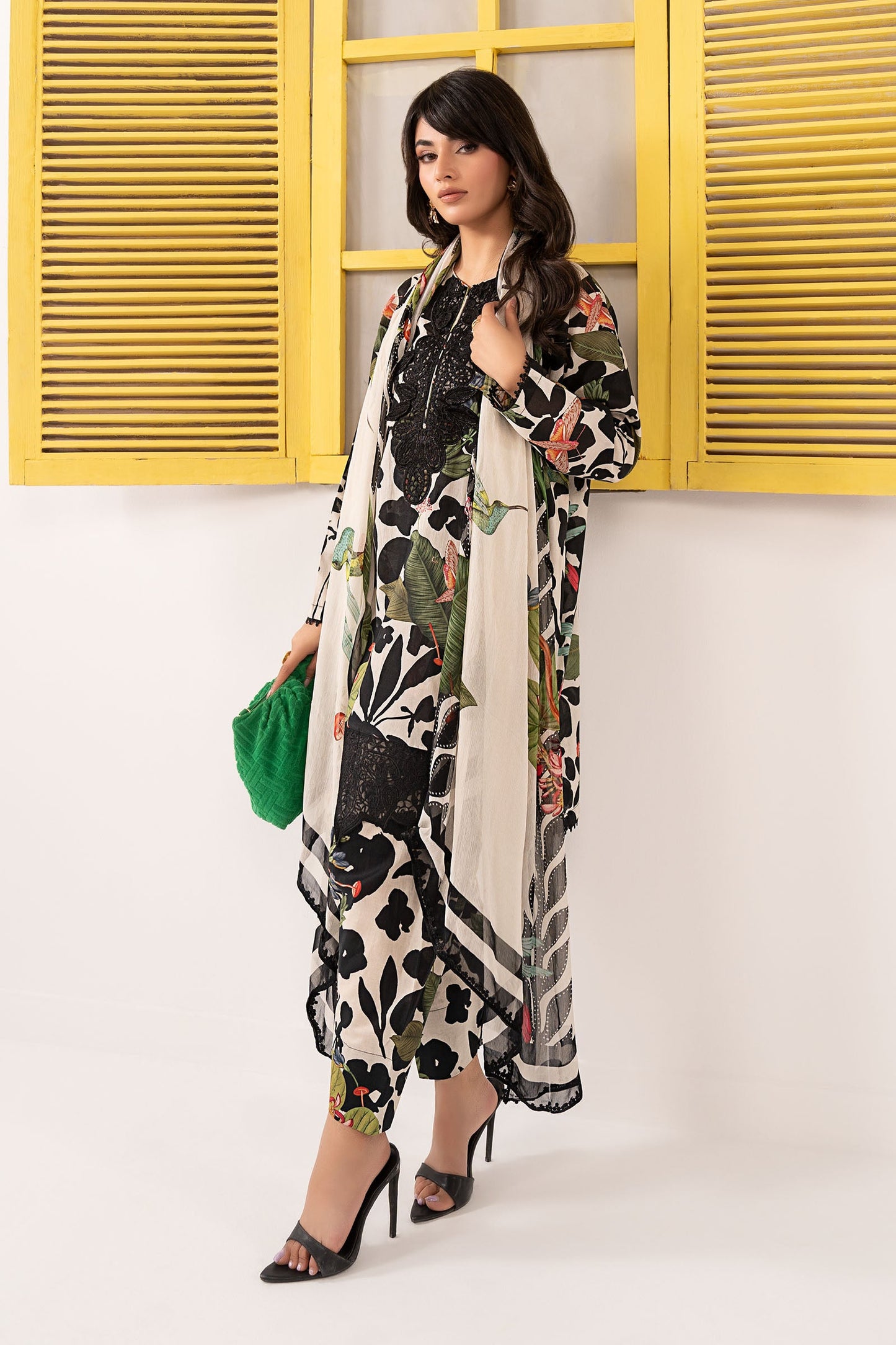 3 PIECE STITCHED - LAWN | EMBROIDERED