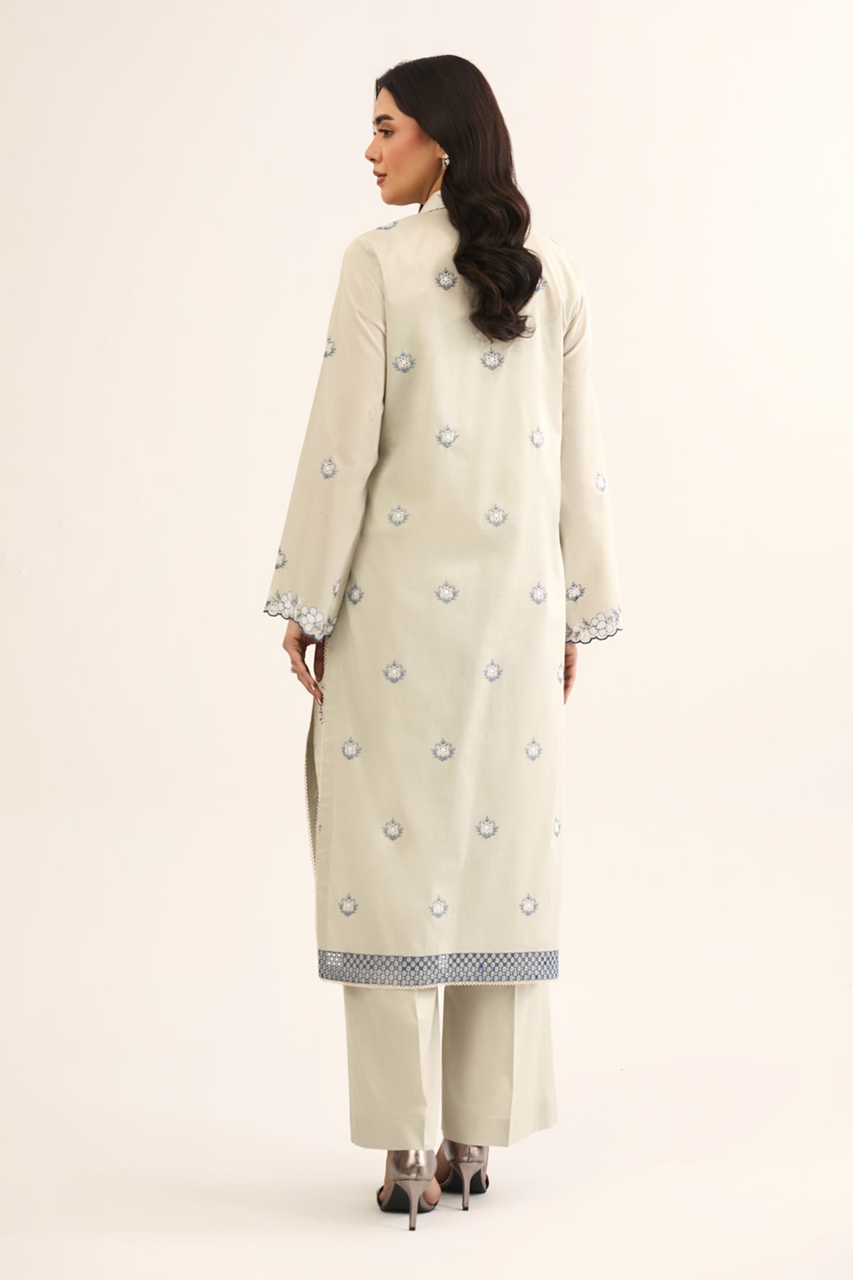 2 PIECE UNSTITCHED - LAWN | EMBROIDERED