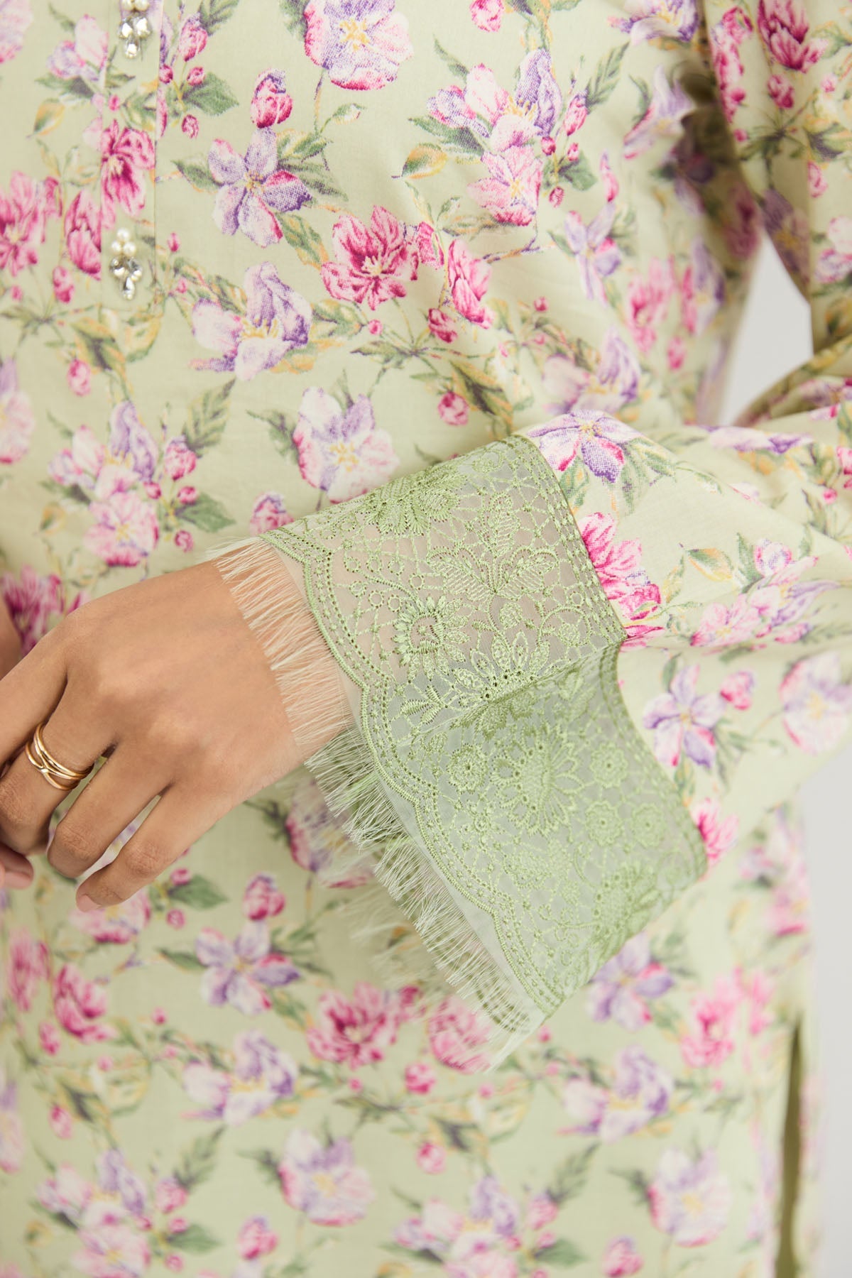 2 PIECE UNSTITCHED - LAWN | EMBROIDERED