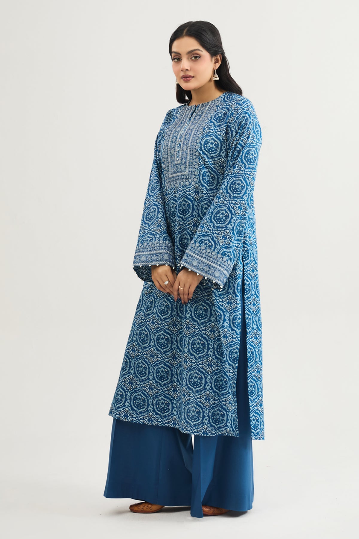 2 PIECE UNSTITCHED - LAWN | EMBROIDERED