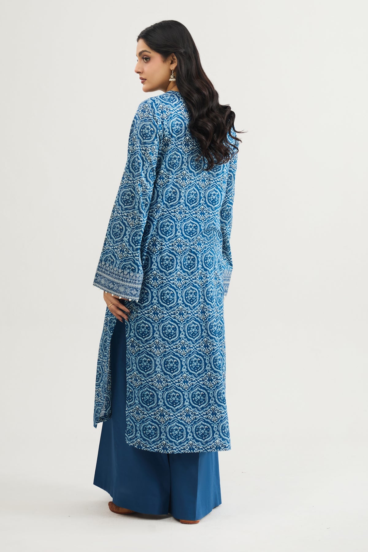 2 PIECE UNSTITCHED - LAWN | EMBROIDERED